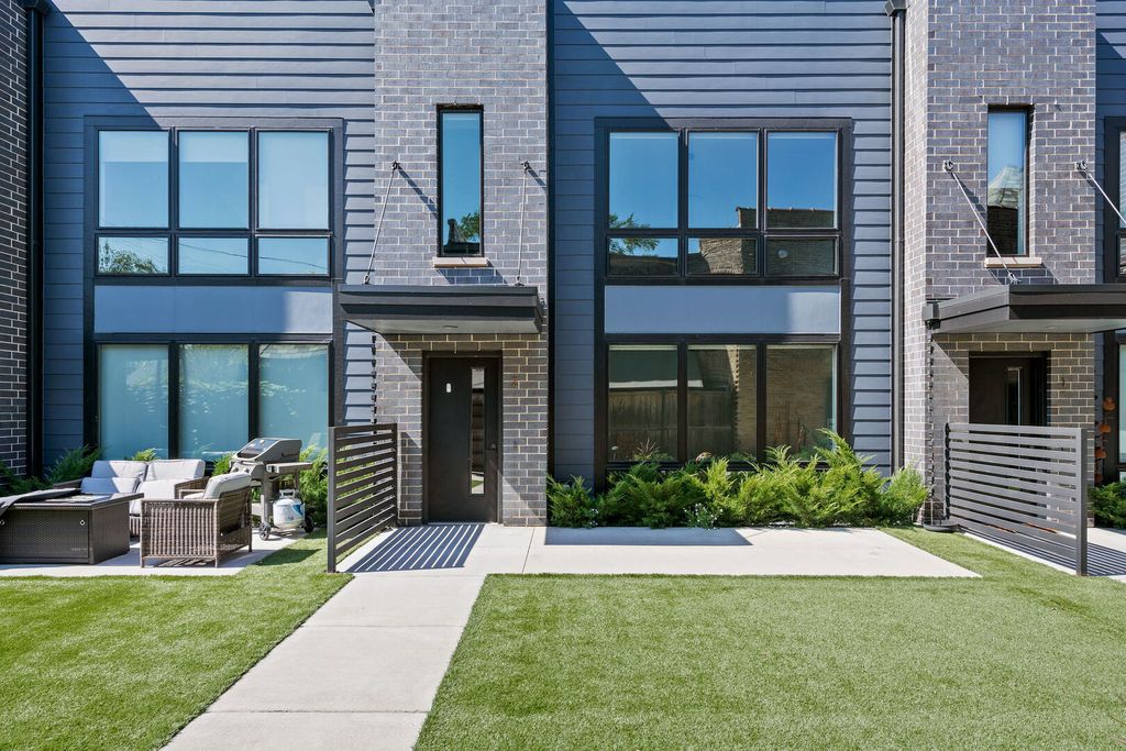 6605 North Avenue 6605-2, Oak Park, IL 60302