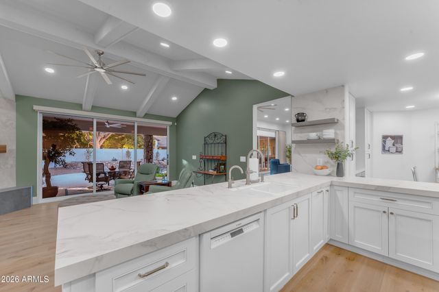 8440 S COLLEGE Lane, Tempe, AZ 85284