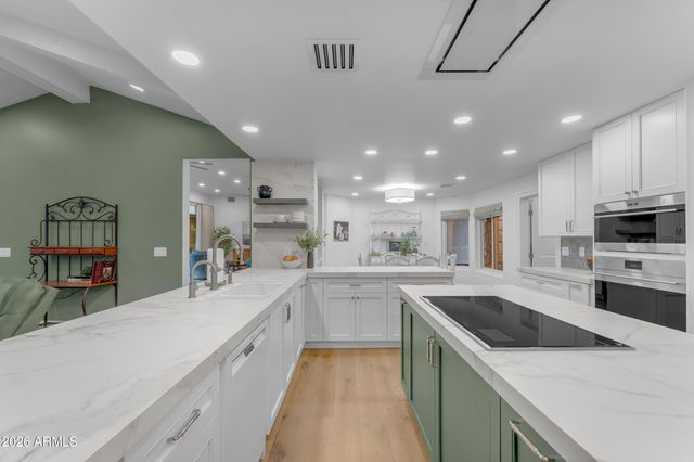 8440 S COLLEGE Lane, Tempe, AZ 85284