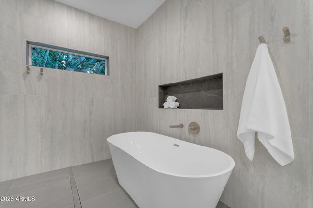 8440 S COLLEGE Lane, Tempe, AZ 85284