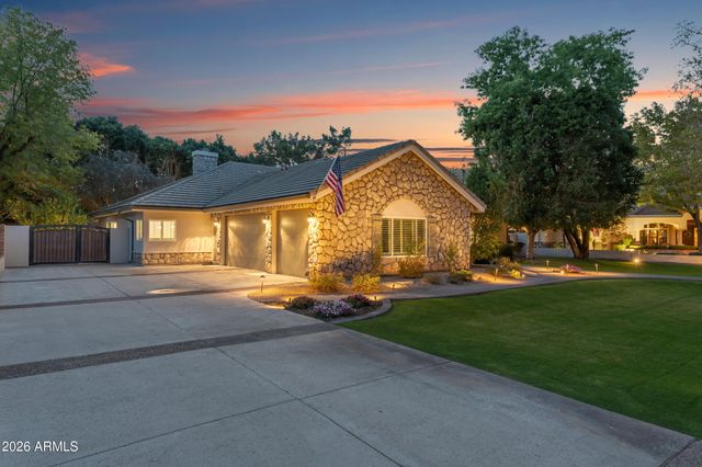 8440 S COLLEGE Lane, Tempe, AZ 85284