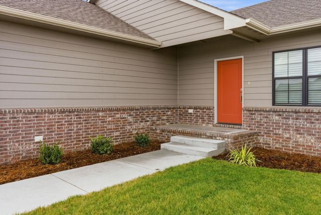 5035 N Highland St, Bel Aire, KS 67220