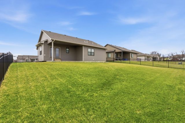 5035 N Highland St, Bel Aire, KS 67220