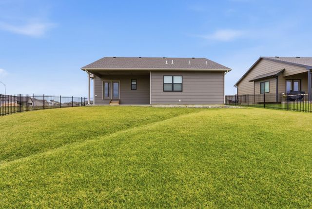5035 N Highland St, Bel Aire, KS 67220