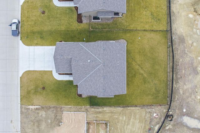 5035 N Highland St, Bel Aire, KS 67220