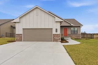 5035 N Highland St, Bel Aire, KS 67220