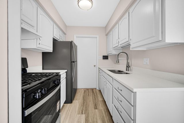 1409 E North Street, Hobart, IN 46342