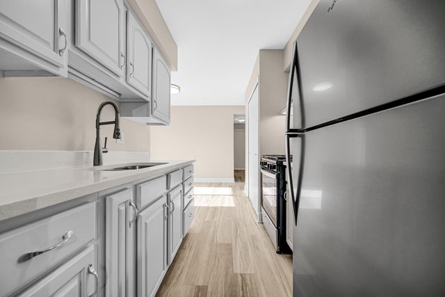 1409 E North Street, Hobart, IN 46342