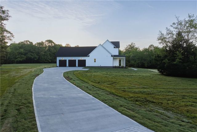 245 W Chapman Road, Belton, SC 29627