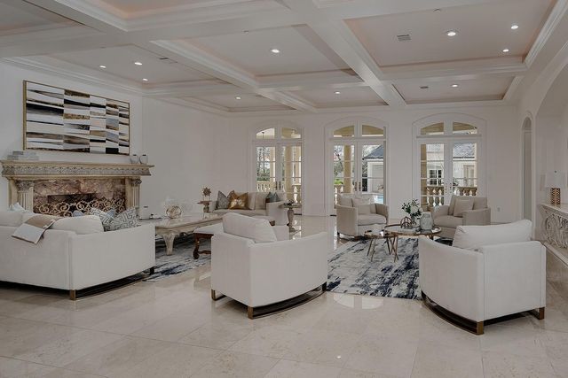 88 W Grand Regency Circle, The Woodlands, TX 77382