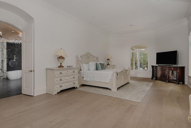 88 W Grand Regency Circle, The Woodlands, TX 77382