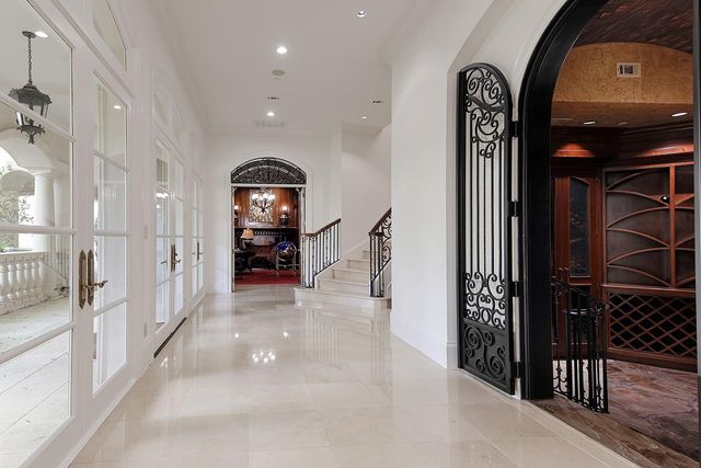 88 W Grand Regency Circle, The Woodlands, TX 77382