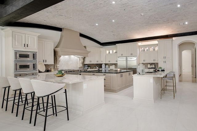 88 W Grand Regency Circle, The Woodlands, TX 77382