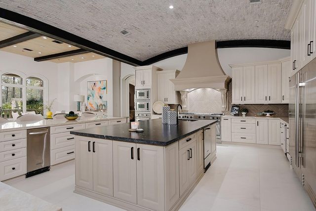 88 W Grand Regency Circle, The Woodlands, TX 77382