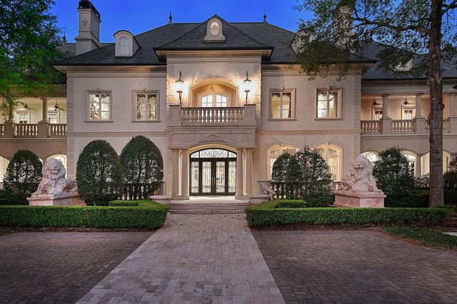 88 W Grand Regency Circle, The Woodlands, TX 77382
