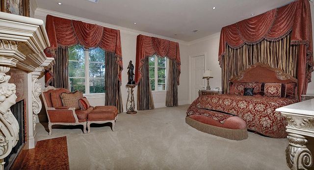 88 W Grand Regency Circle, The Woodlands, TX 77382