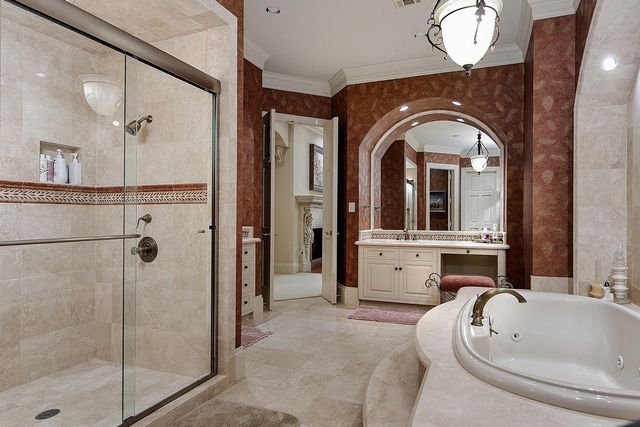 88 W Grand Regency Circle, The Woodlands, TX 77382