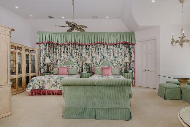 88 W Grand Regency Circle, The Woodlands, TX 77382