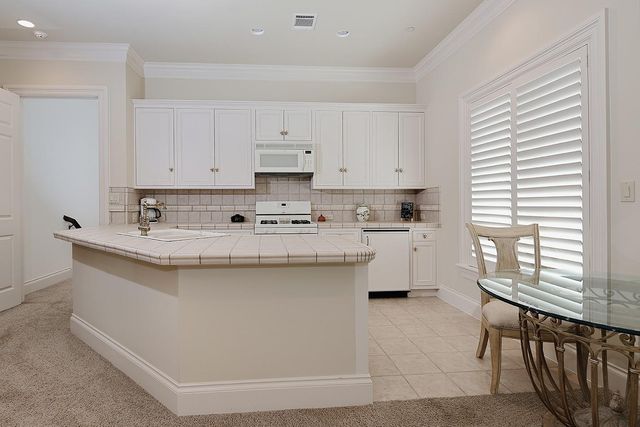 88 W Grand Regency Circle, The Woodlands, TX 77382