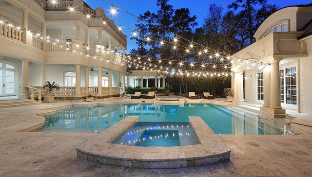 88 W Grand Regency Circle, The Woodlands, TX 77382