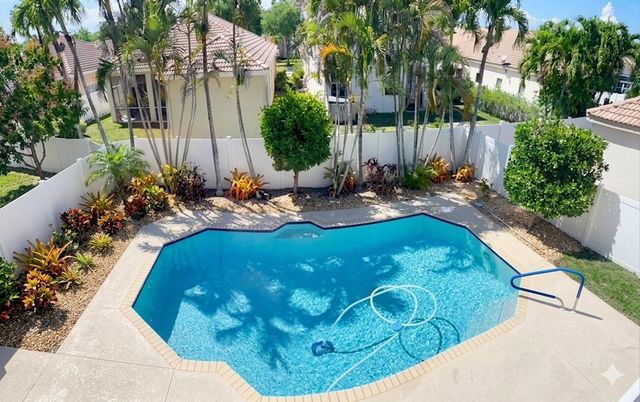 668 Willow Bend Road, Weston, FL 33327