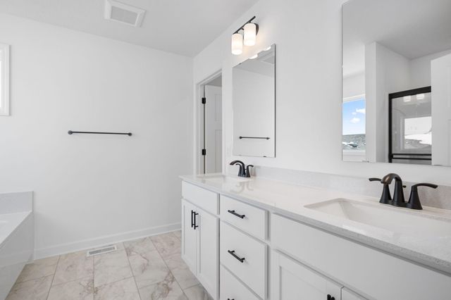 1726 Upper 141st Street E, Rosemount, MN 55068