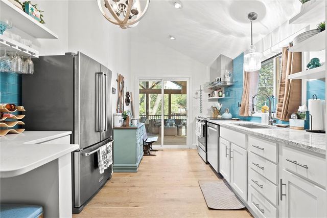 19 U Street, Lake Lotawana, MO 64086