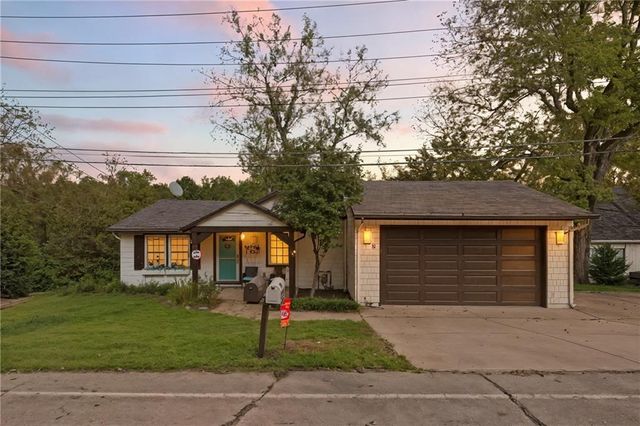 19 U Street, Lake Lotawana, MO 64086