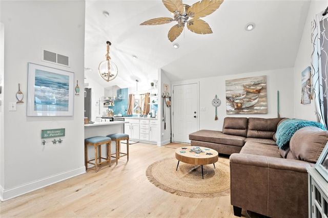 19 U Street, Lake Lotawana, MO 64086