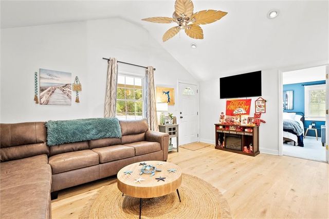 19 U Street, Lake Lotawana, MO 64086