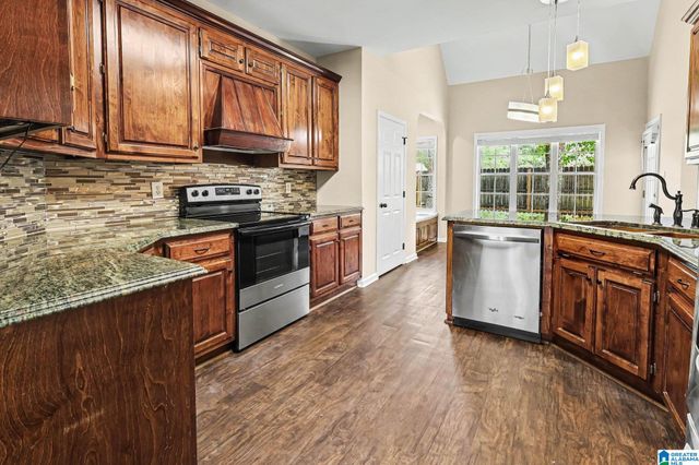8233 WYNWOOD DRIVE, Helena, AL 35080