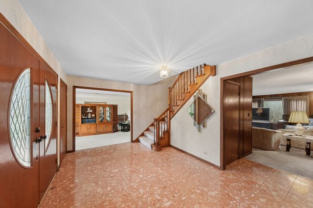 4111 Terri Lyn Lane, Northbrook, IL 60062