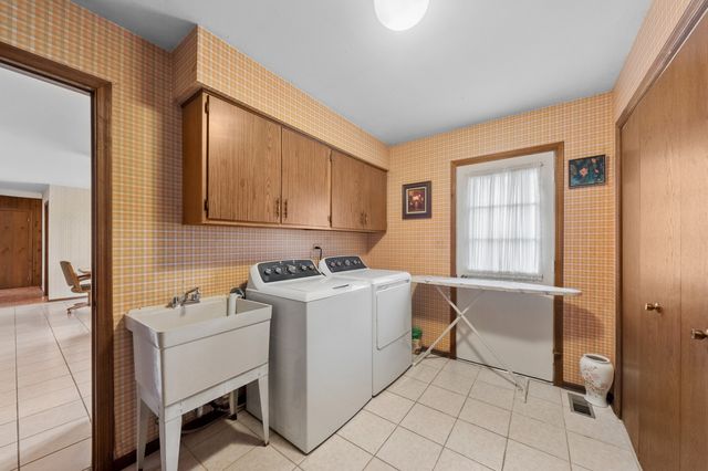 4111 Terri Lyn Lane, Northbrook, IL 60062