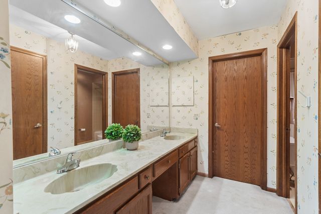 4111 Terri Lyn Lane, Northbrook, IL 60062