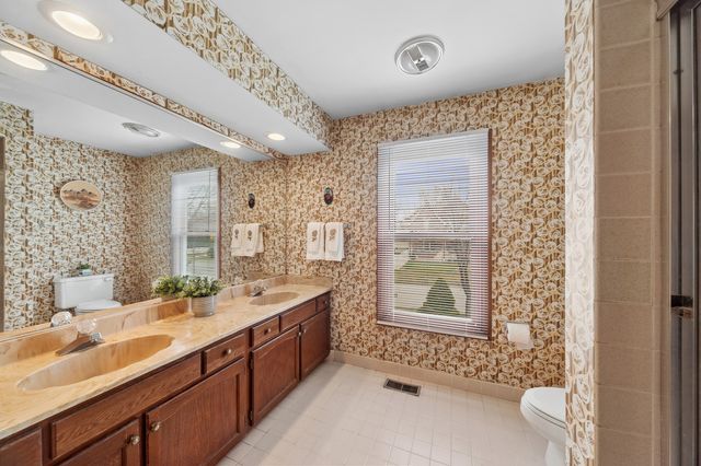 4111 Terri Lyn Lane, Northbrook, IL 60062