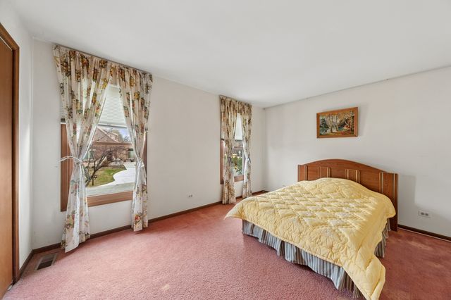 4111 Terri Lyn Lane, Northbrook, IL 60062