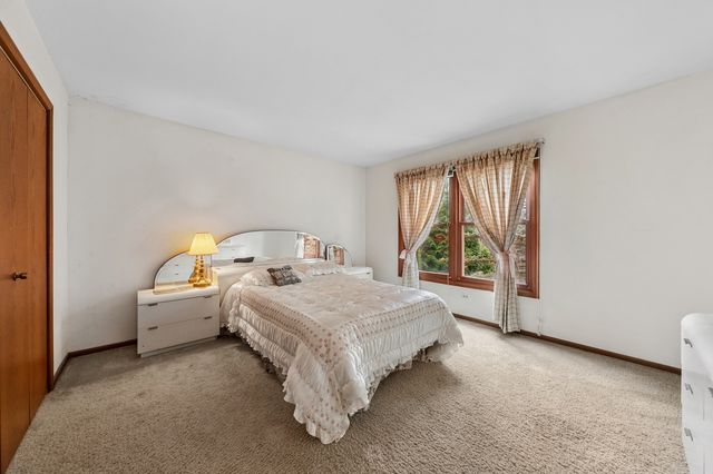 4111 Terri Lyn Lane, Northbrook, IL 60062