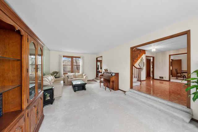 4111 Terri Lyn Lane, Northbrook, IL 60062