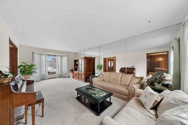 4111 Terri Lyn Lane, Northbrook, IL 60062