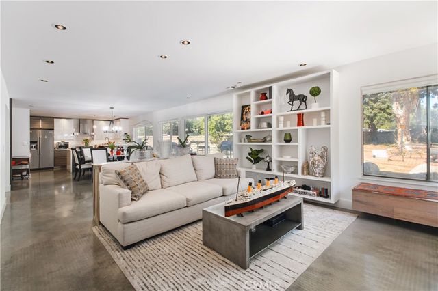 19865 Hiawatha Street, Chatsworth, CA 91311