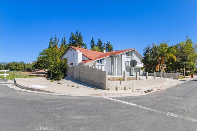 19865 Hiawatha Street, Chatsworth, CA 91311