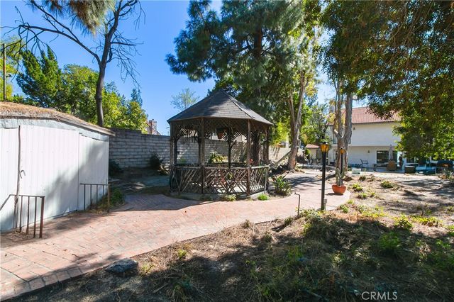 19865 Hiawatha Street, Chatsworth, CA 91311