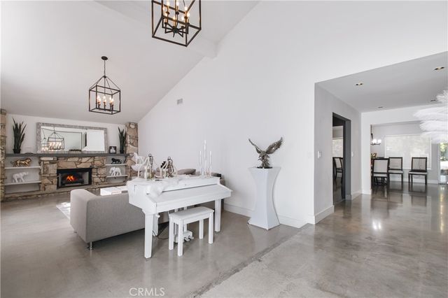19865 Hiawatha Street, Chatsworth, CA 91311