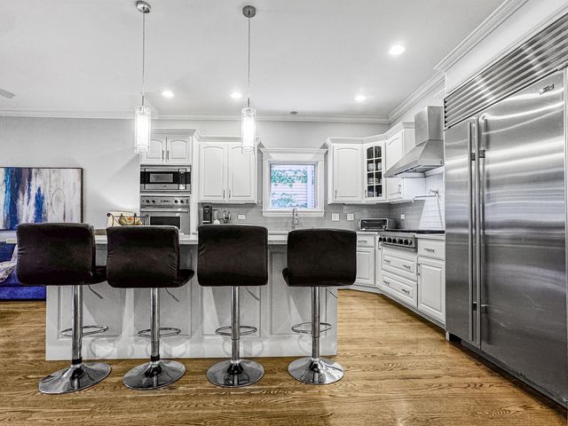4219 N Winchester Avenue, Chicago, IL 60613