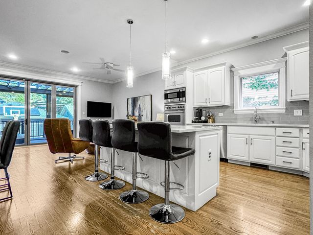 4219 N Winchester Avenue, Chicago, IL 60613