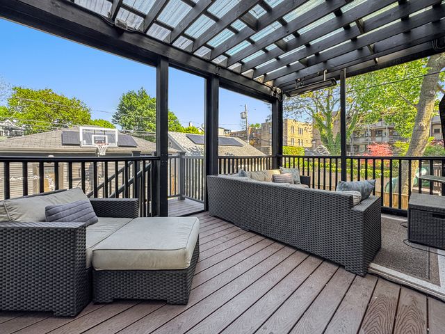 4219 N Winchester Avenue, Chicago, IL 60613