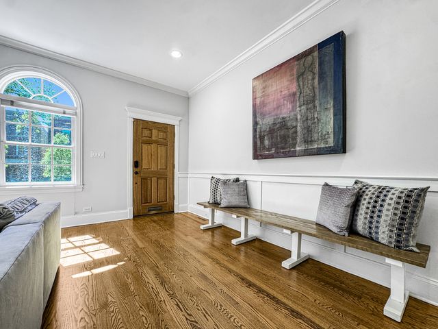 4219 N Winchester Avenue, Chicago, IL 60613