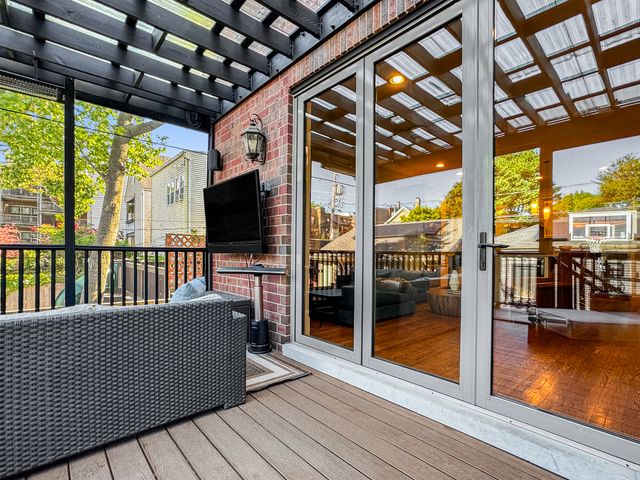 4219 N Winchester Avenue, Chicago, IL 60613