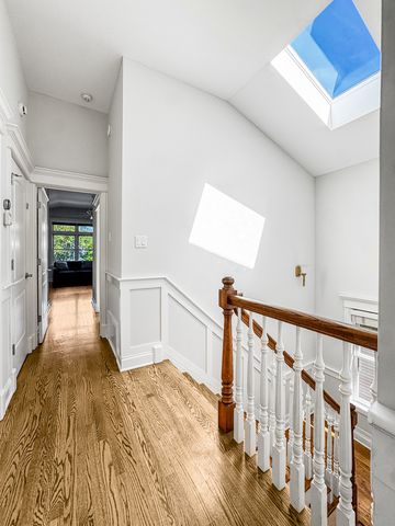 4219 N Winchester Avenue, Chicago, IL 60613