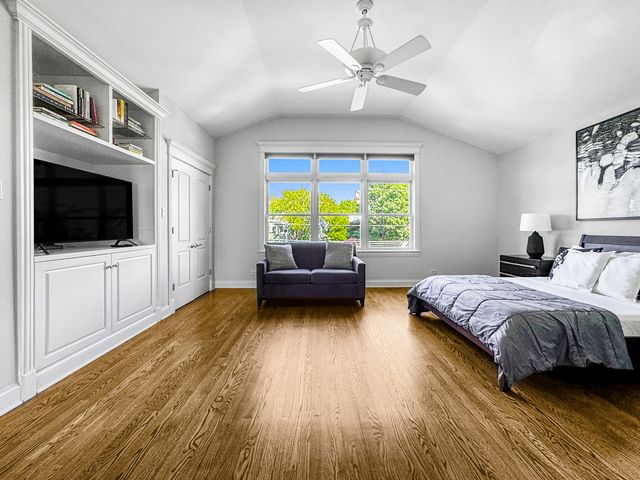 4219 N Winchester Avenue, Chicago, IL 60613